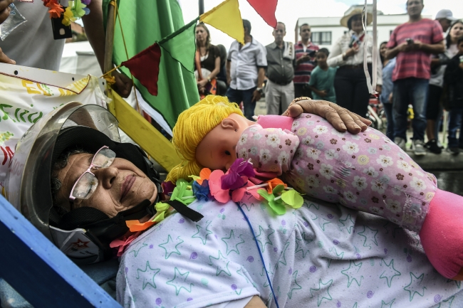 Kolombiyalılar ‘Tembellik Günü’nün tadını çıkardı